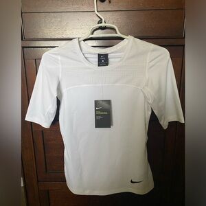 Nike Pro Hypercool Women’s top XS Brand-new